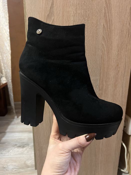 Чорні жіночі ботильйони на підборах / розмір 39 / стильні та зручні