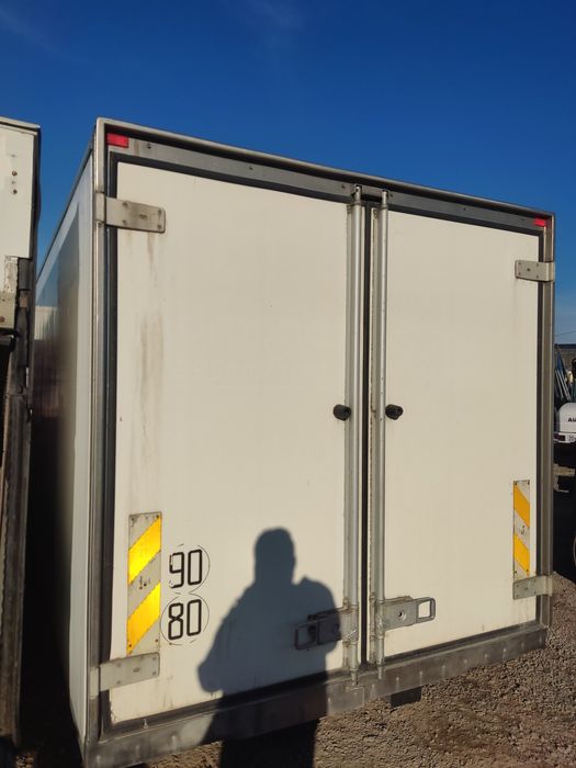 Chłodnia izoterma 7,8m długa na magazyn budowę garaż schowek