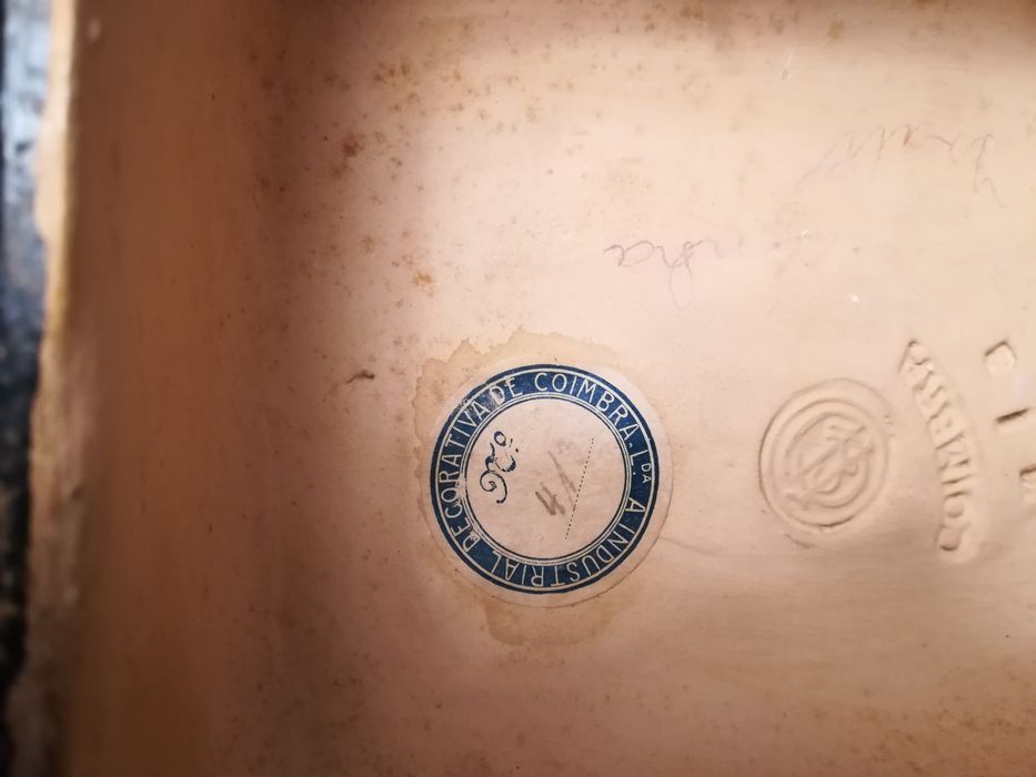 Estatueta em terracota "rapaz depois do combate"