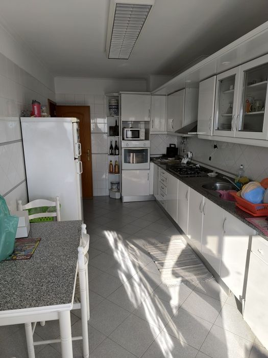 Alugo  2 quartos  amadora