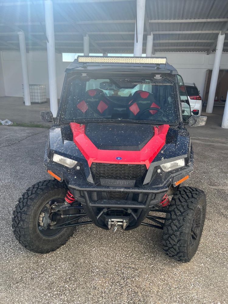 Polaris General 4 Lugares