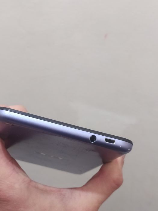 Acer icona talk S a1-724

На запчасти