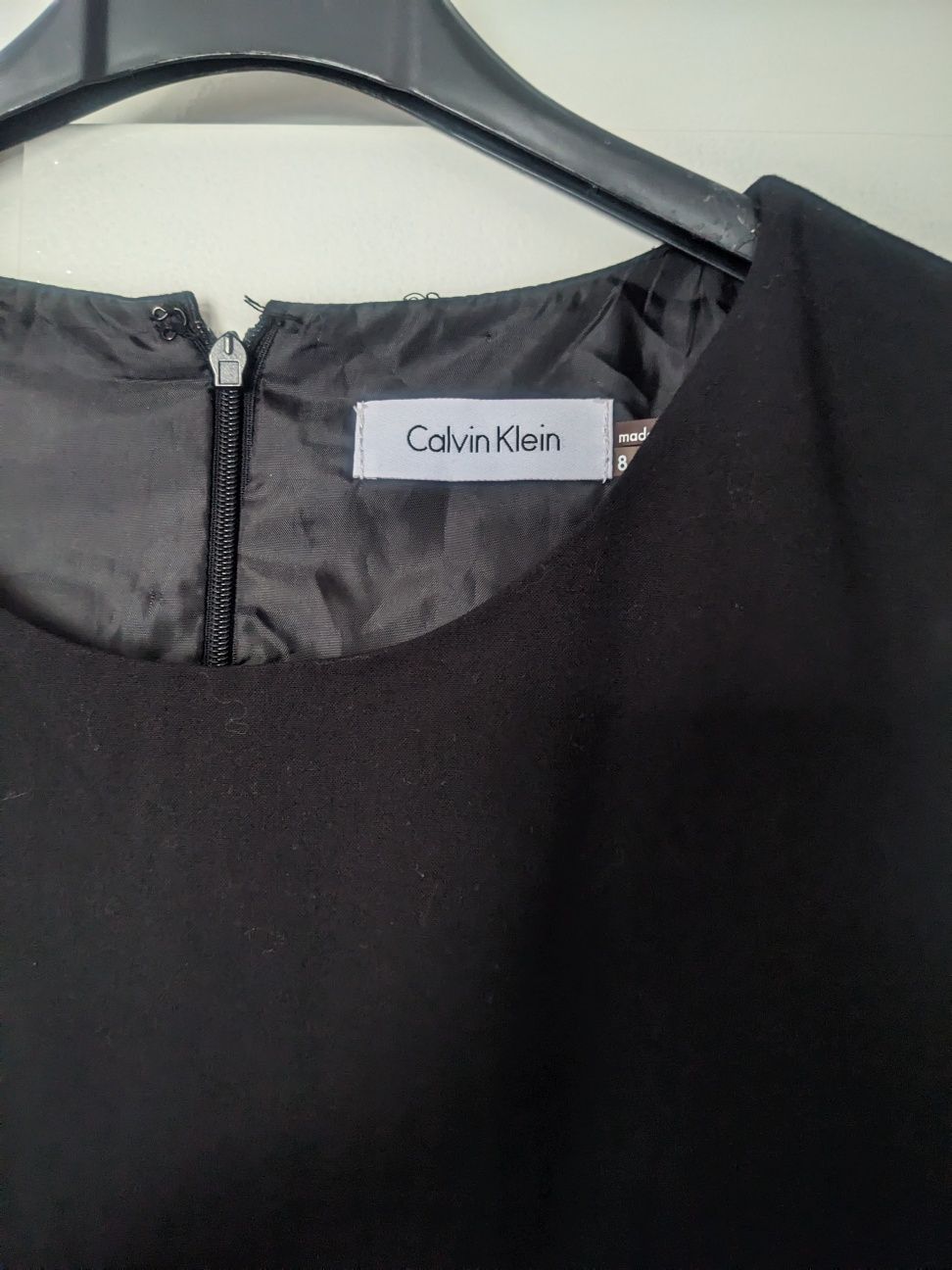 Sukienka Calvin klein mała czarna elegancka ołówkowa prosta dopasowana