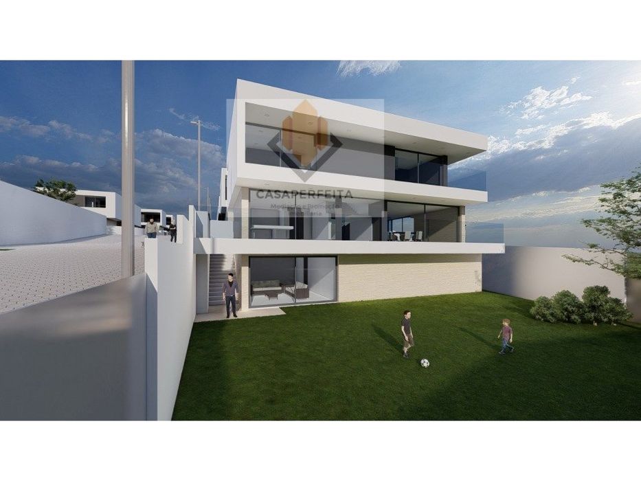 Moradia T3 de Luxo 3 Suites, Elevador, Piscina e Jardim - 300 metro...