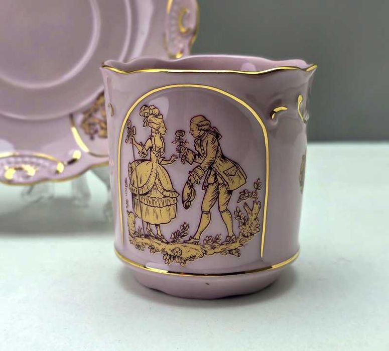Filiżanka do mokki ze scenką rodzajową różowa porcelana