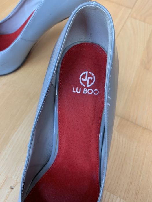 Szpilki lakierki szare