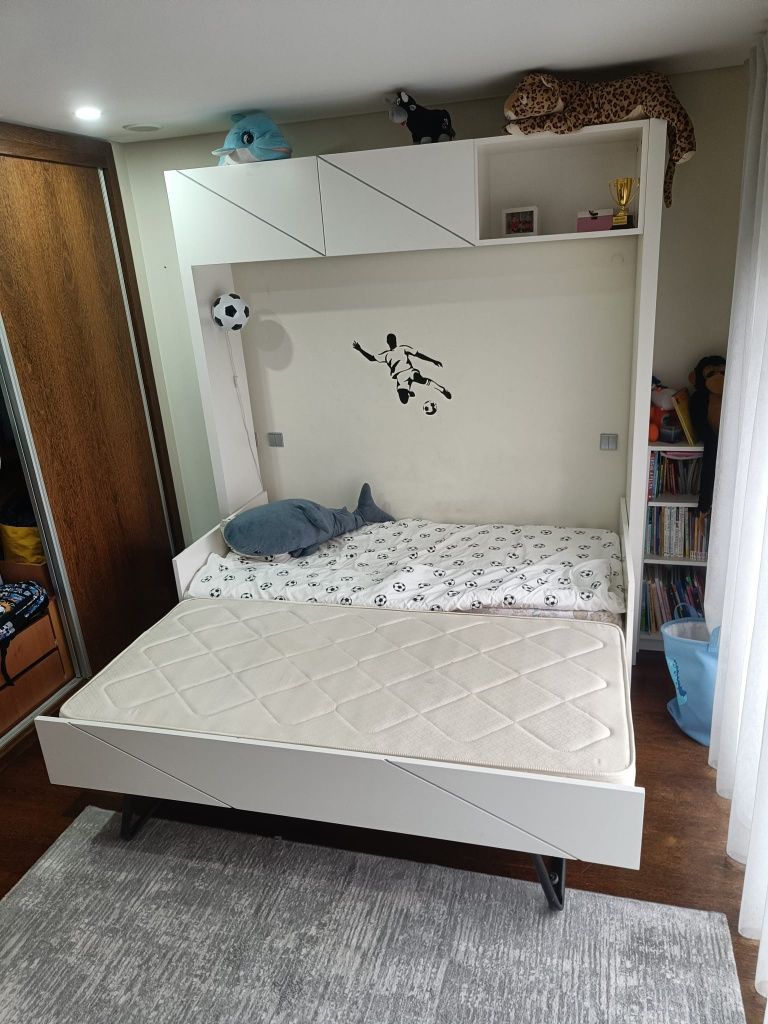 Cama de criança solteiro que abre para cama de casal com dois colchões