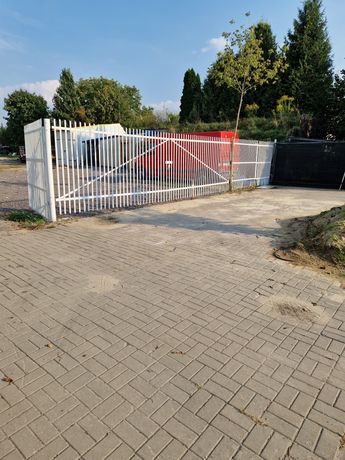 dzialka plac z biurem i socjalem parking