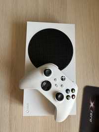 XBOX series S + 2 pady