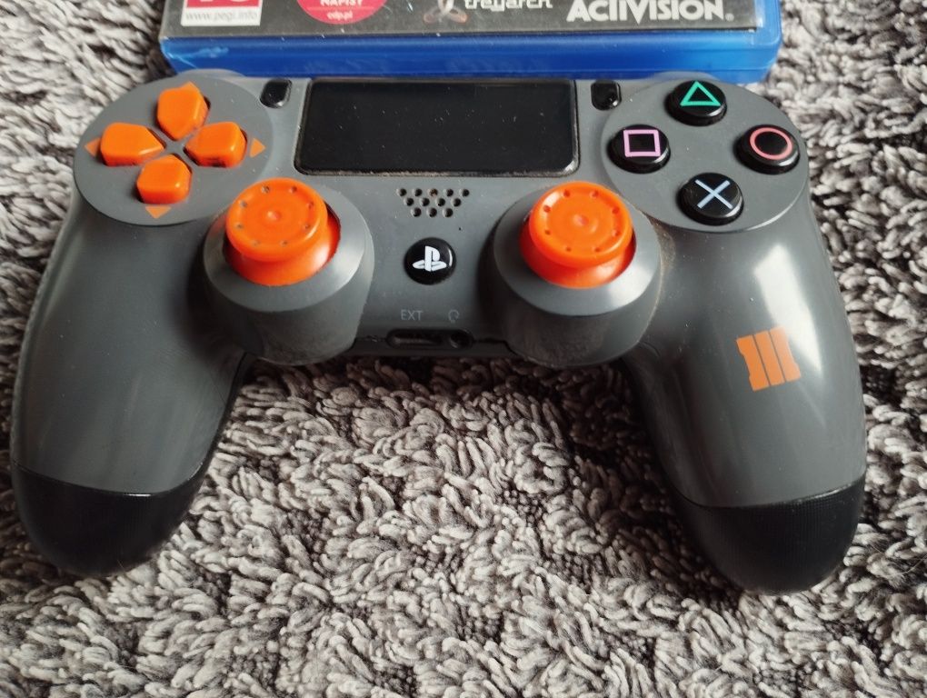 Kolekcjonerski Pad Call of Duty i gratis gra PS4 w pełni sprawne