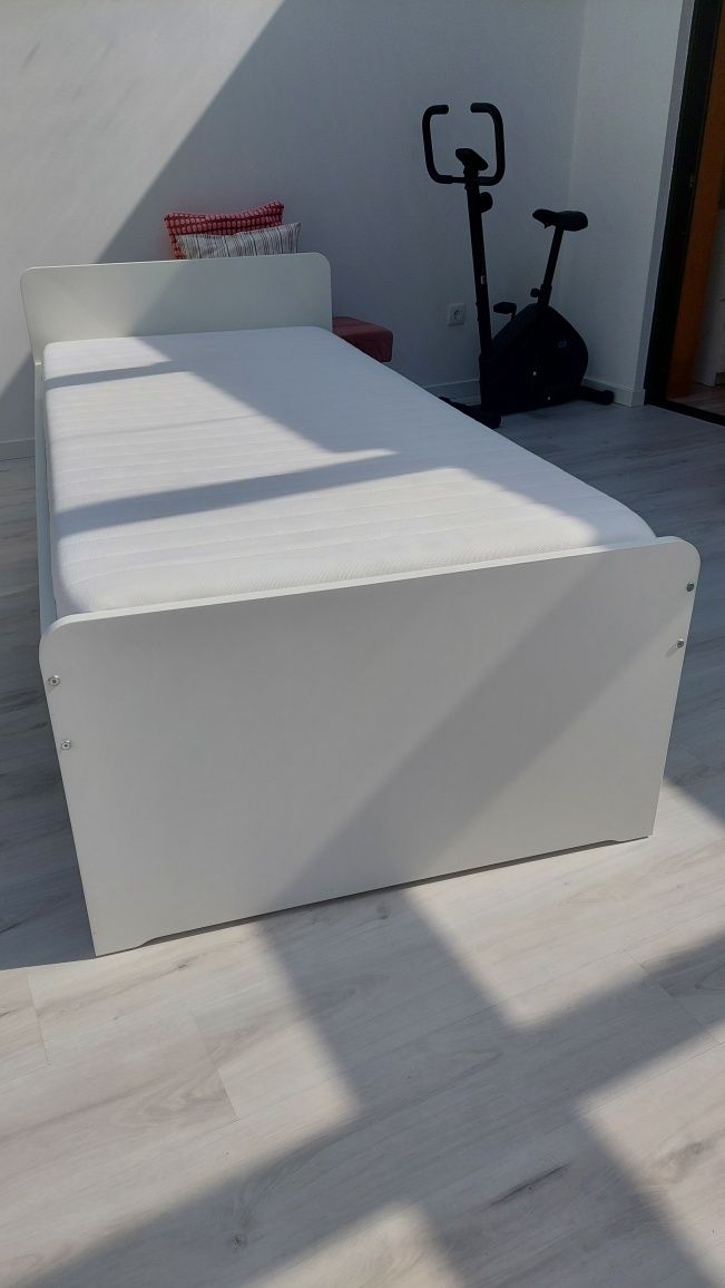Cama solteiro com colchão, como novos