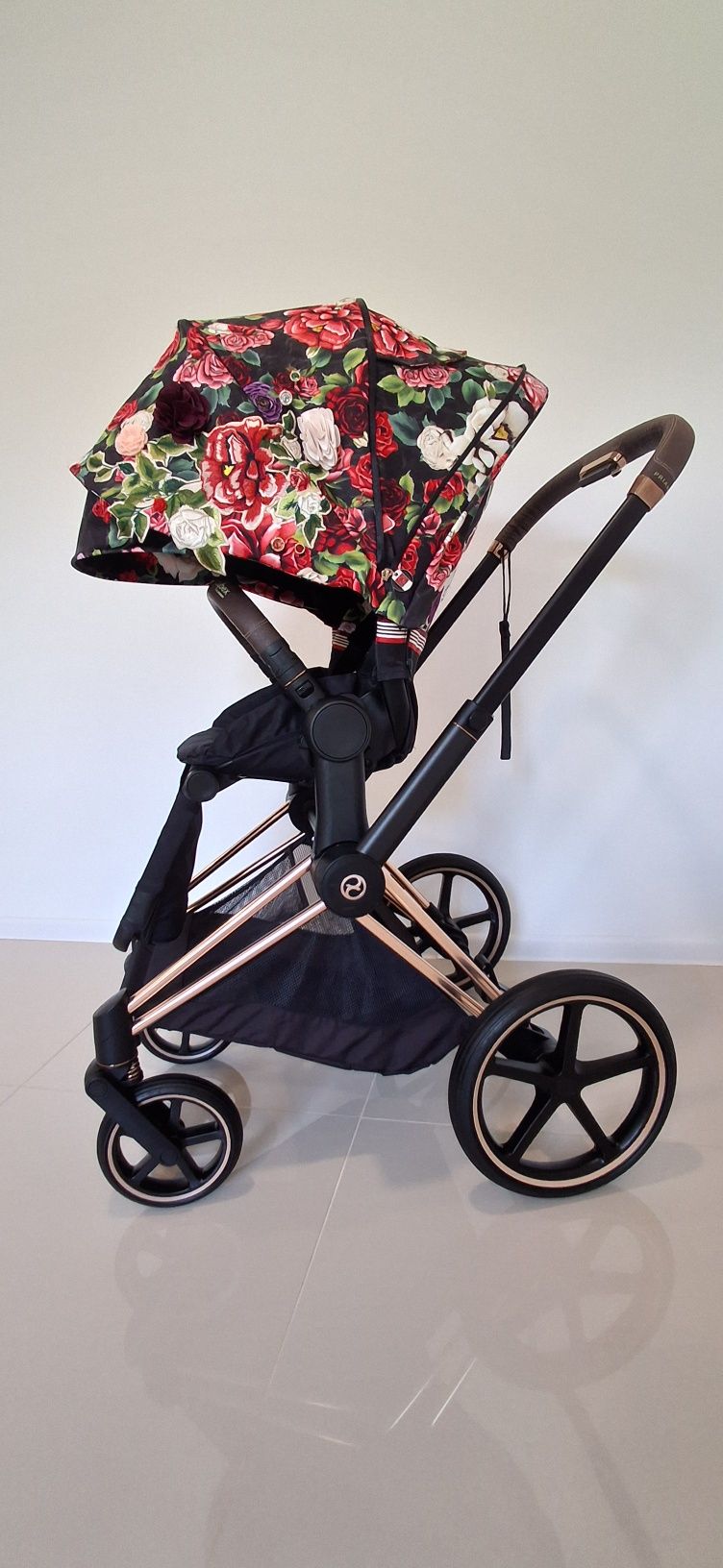 Śliczny wózek Cybex Priam Spring Blossom 4w1