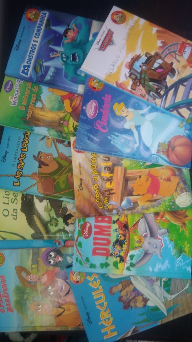 Livros da coleção "clube do livro" da Disney