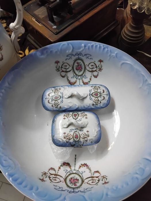 Jarro e bacia  de porcelana  vista alegre  séc XIX