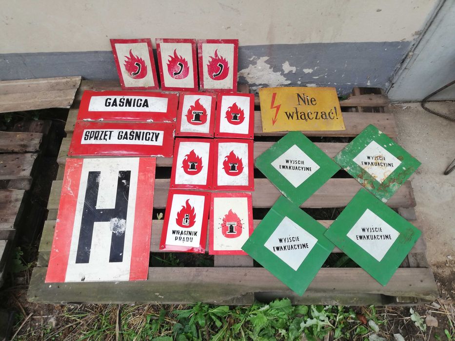 Małe tablice metalowe z PRL-u