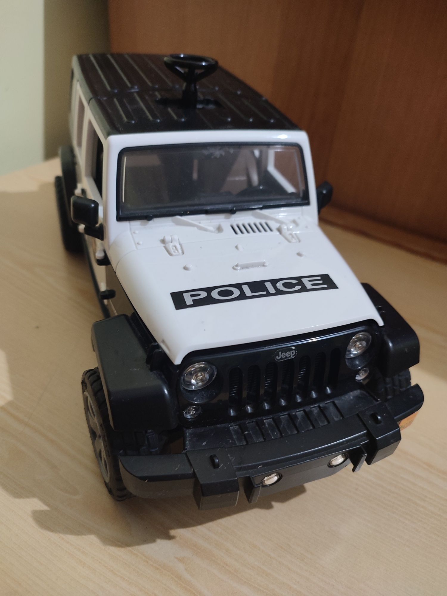 BRUDER 02526 Jeep Wrangler policyjny USA