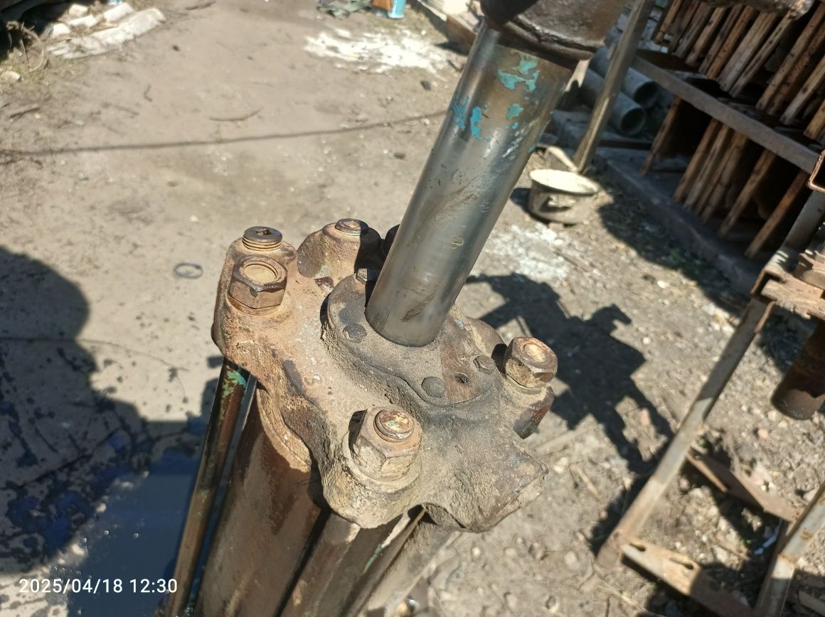 Продам Гидроцилиндр от  ДТ 74