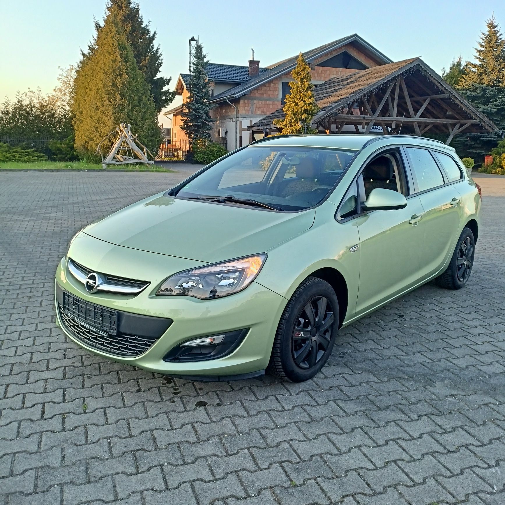 Opel Astra  J Lift 1.6 benzyna 2012 r.