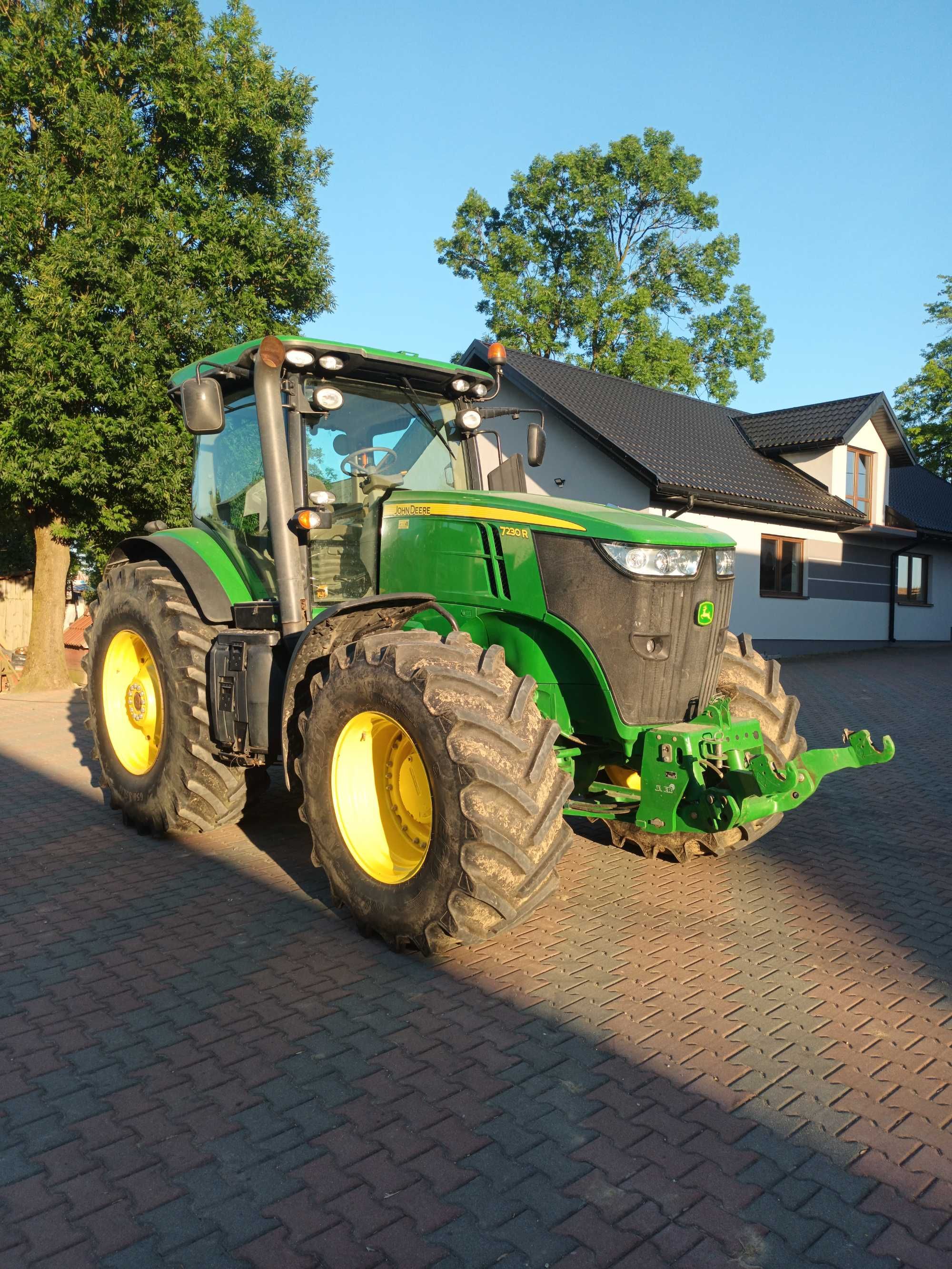 John Deere 7230R Command Quad