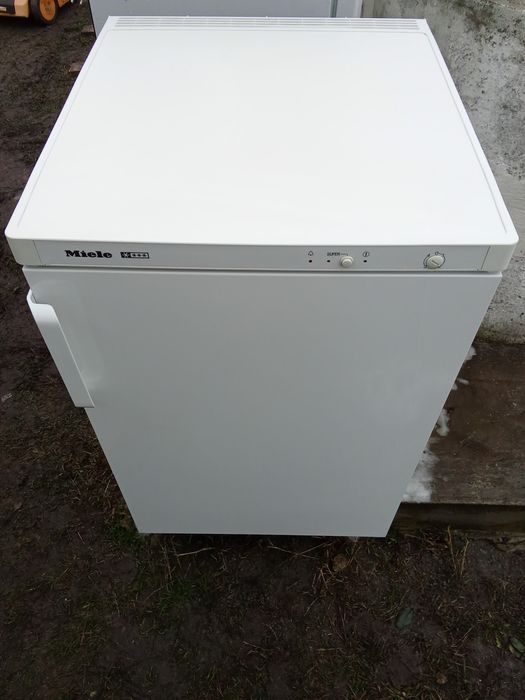 Морозильна камера Miele