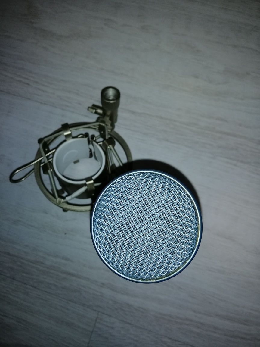 AKG Perception P120