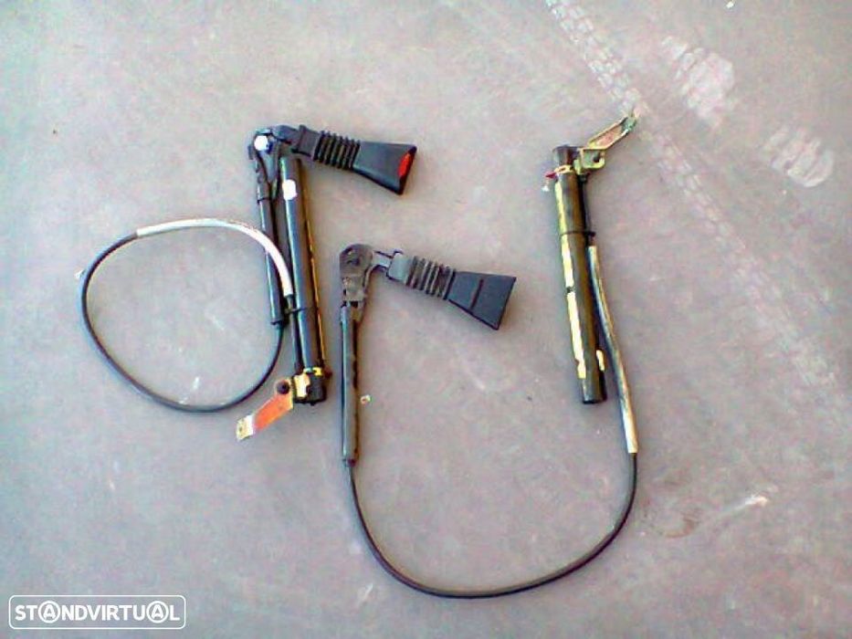 pré tensor do cinto lado direito Opel Corsa B