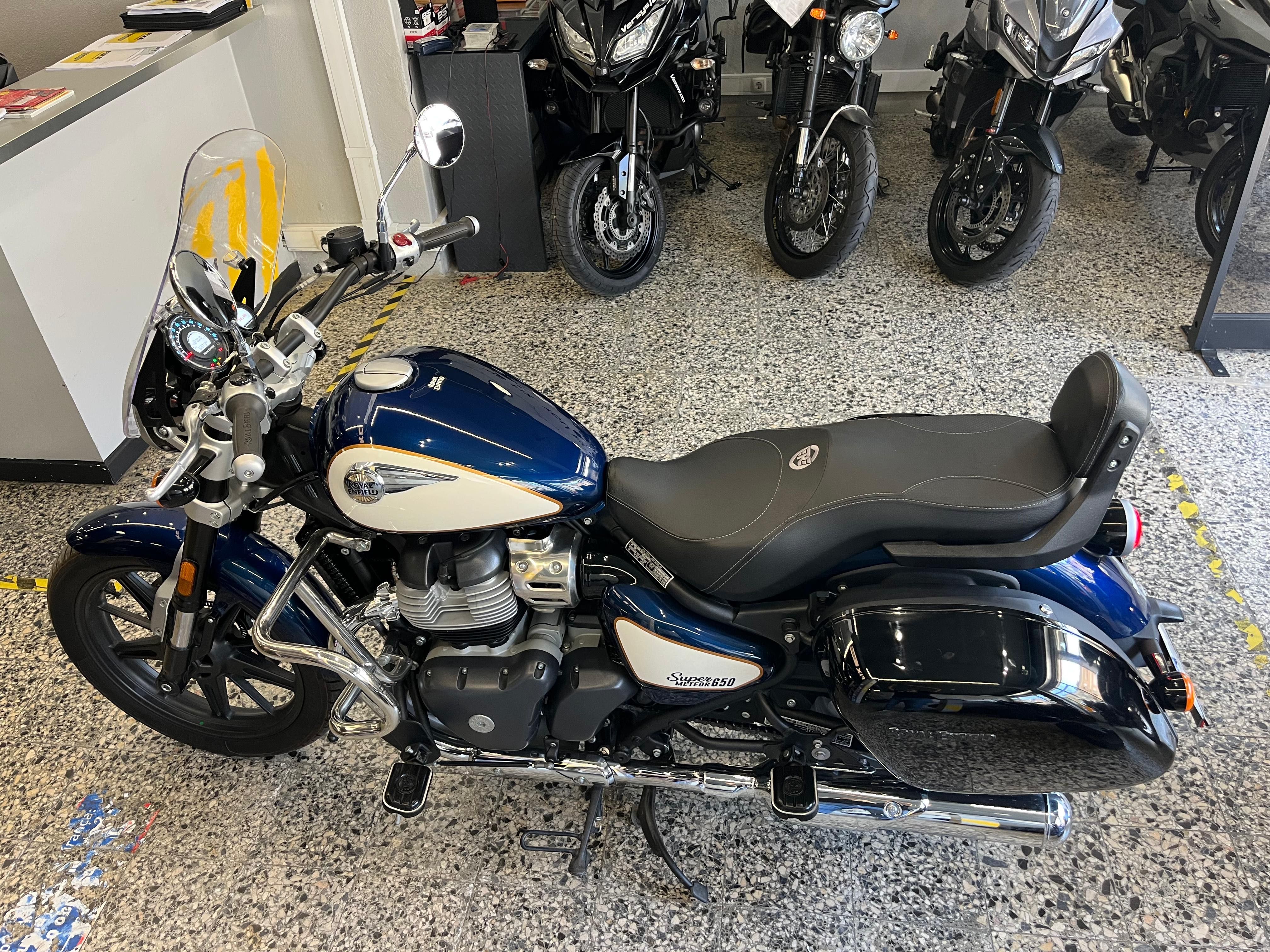 Royal Enfield Super Meteor 650 Grand Tourer 600 Kms Como Nova