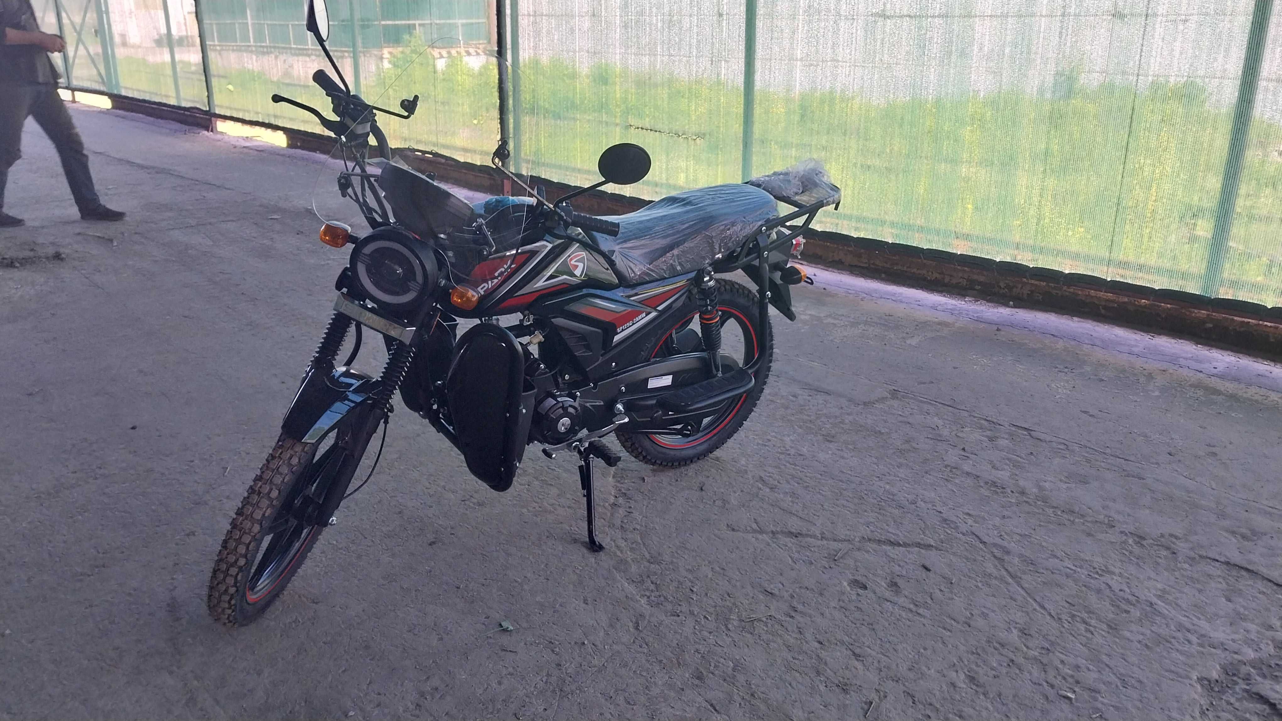 Мотоцикл с ветровым стеклом Spark SP125C-2AMW
