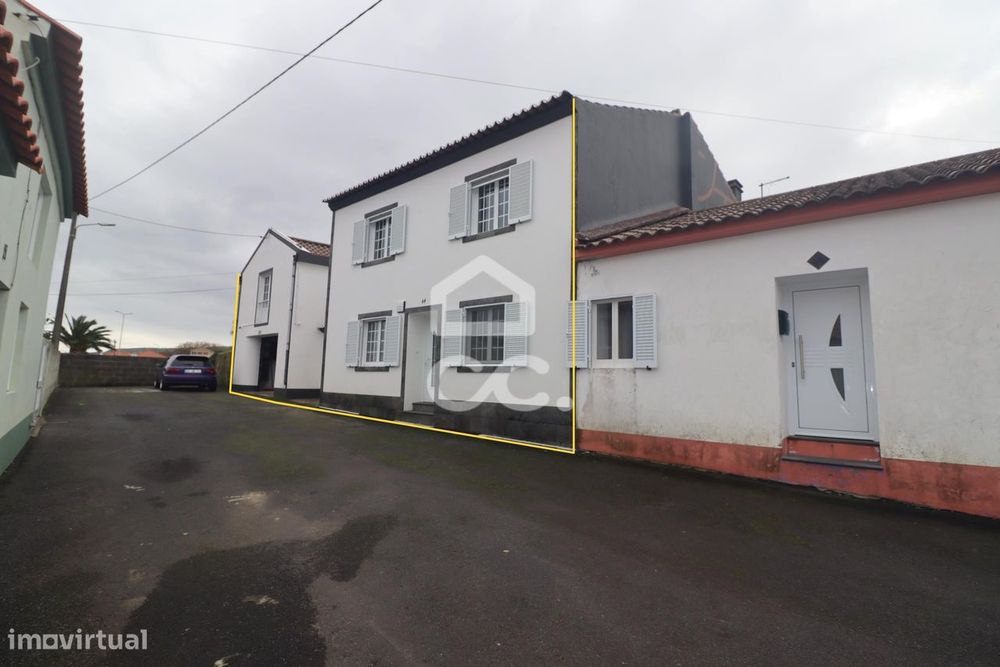 Moradia com 4 Quartos - Achadinha - Nordeste