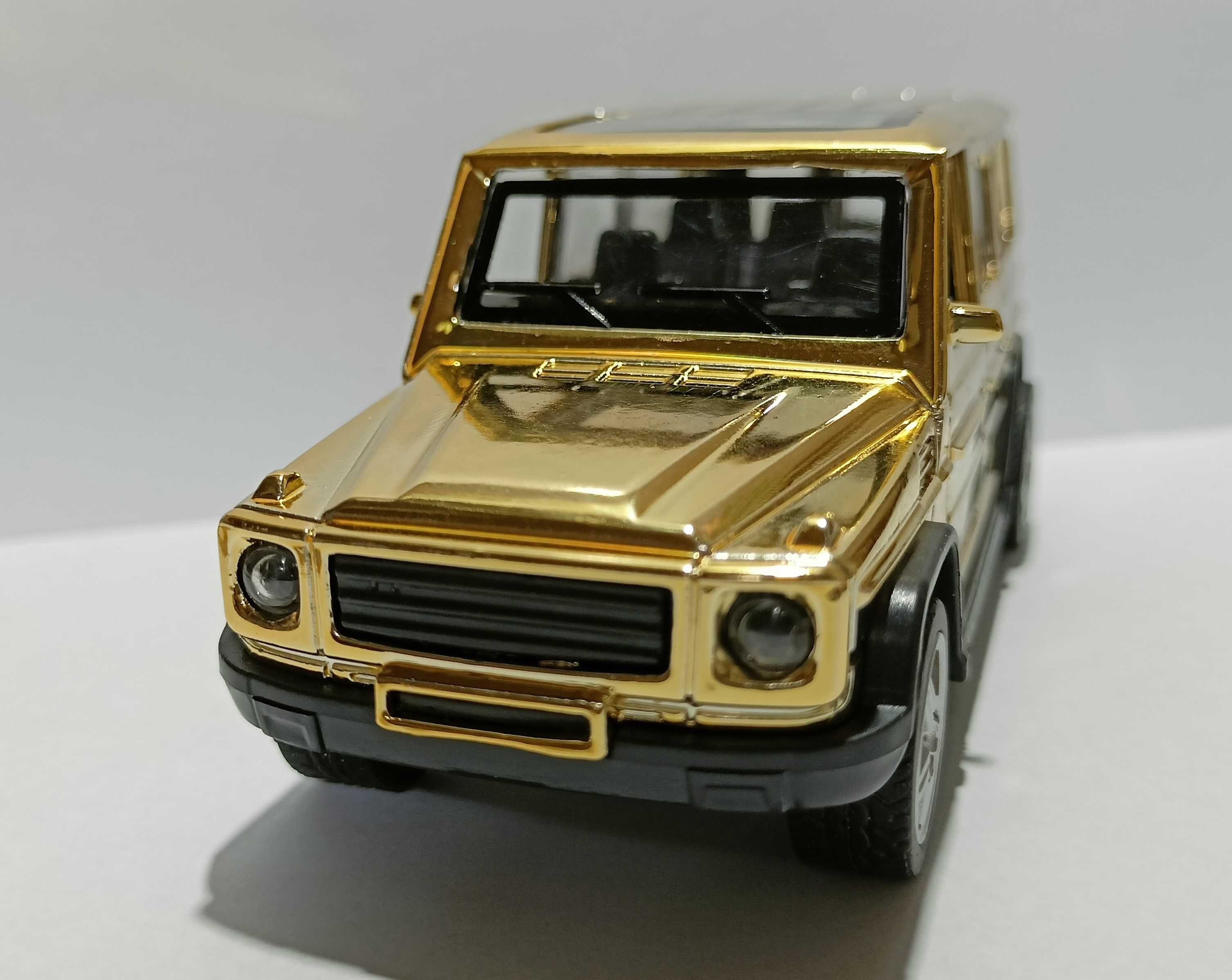 Model samochodu Mercedes G klasa G63 1:36 złoty