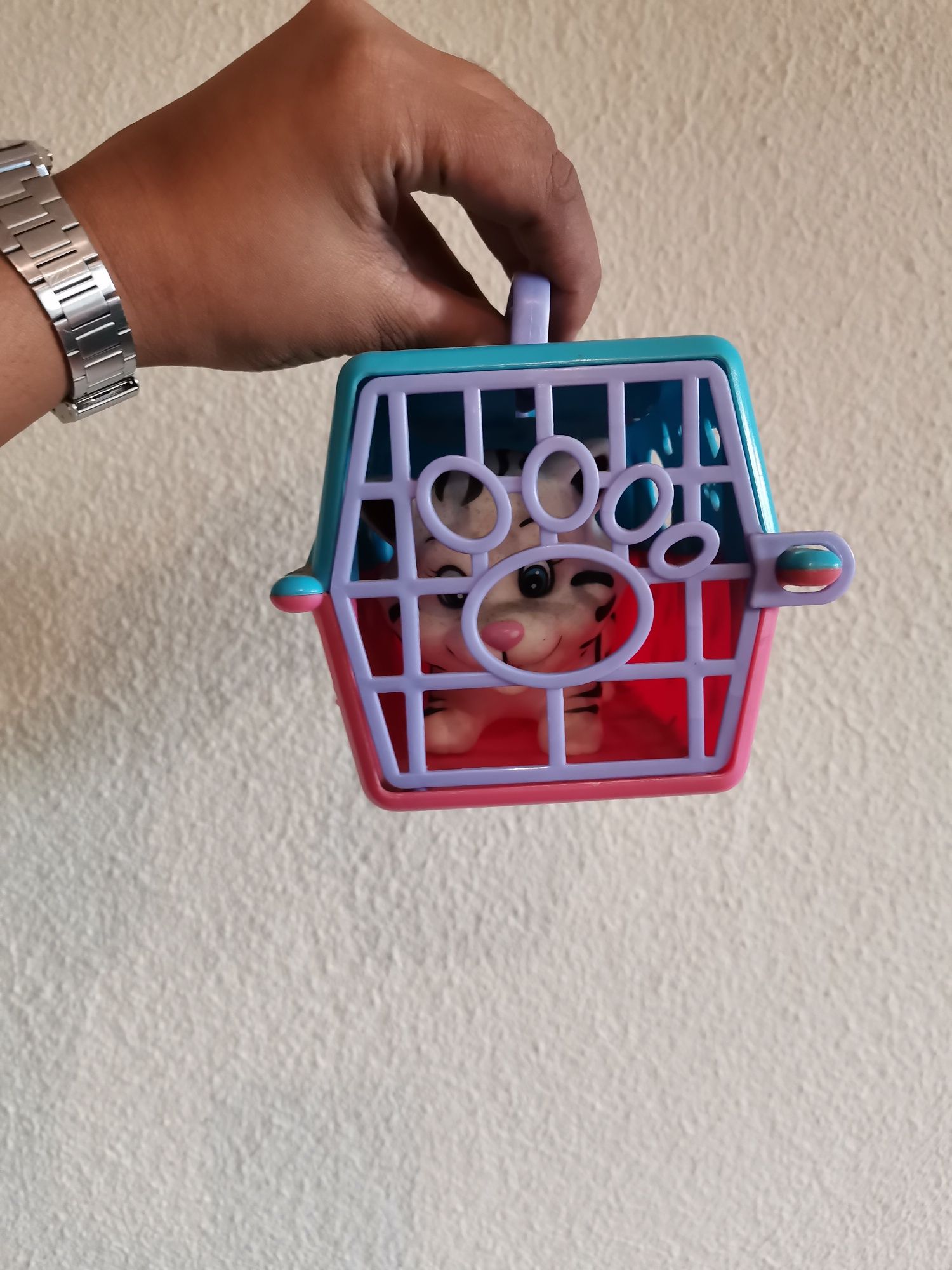 Brinquedo gato com gaiola