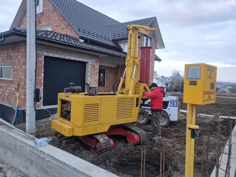 Буріння під сваї. Опори, свайне поле. Бурова установка, мости