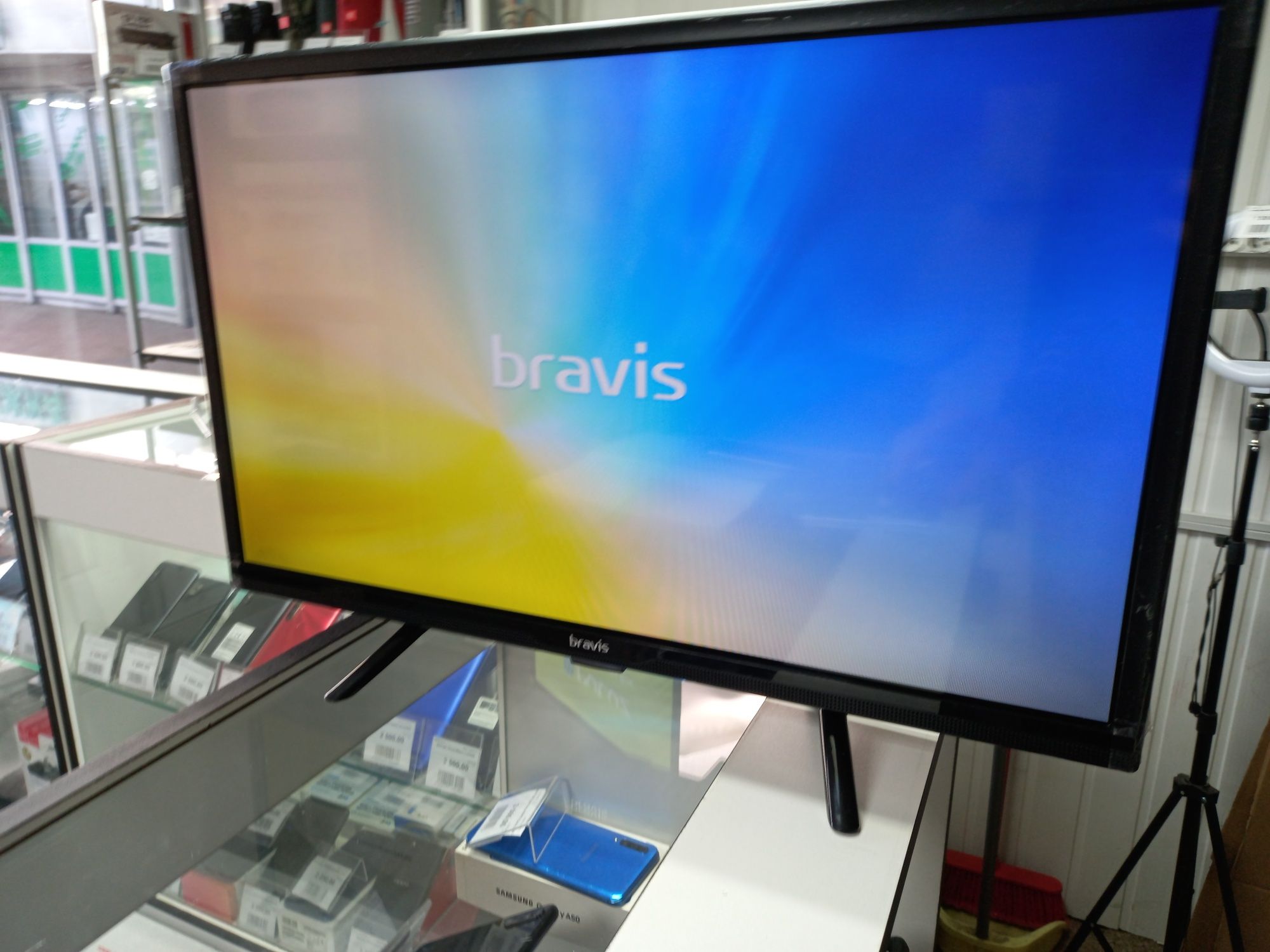 Телевізор Bravis LED-24G5000+T2