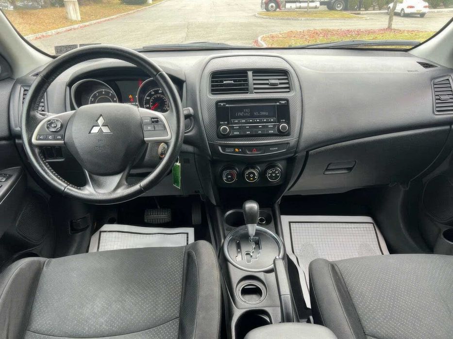 Mitsubishi Outlander Sport ES      2015