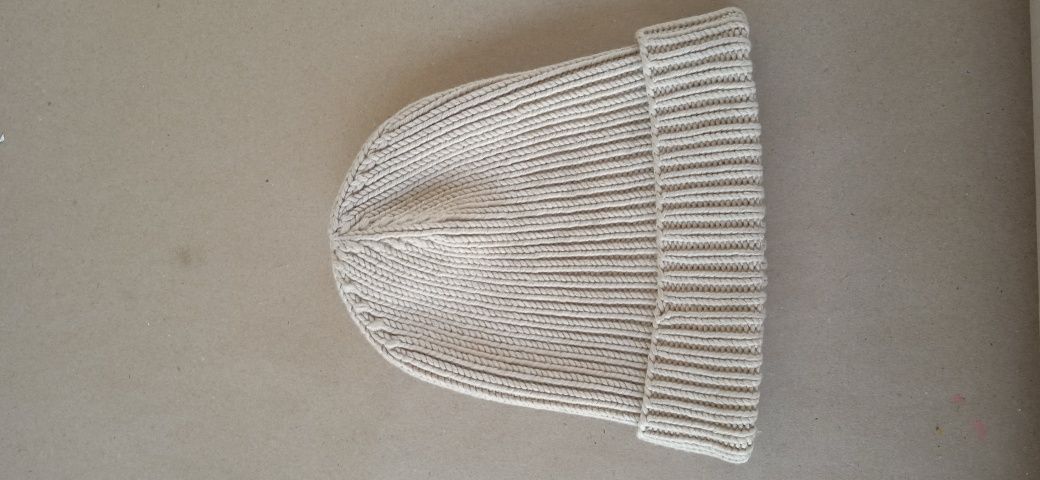 Бежевая шапка тыковка меринос шесть wool ручная работа