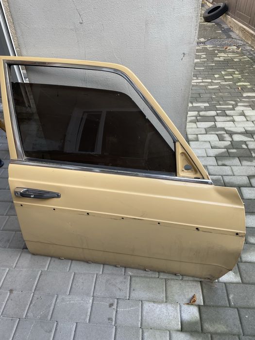 продам праву дверку Мерс 123