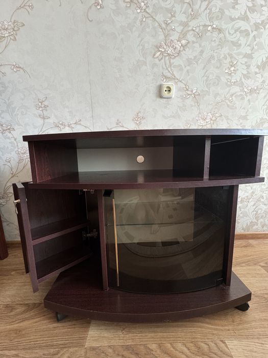 Продається тумбочка під телевізор