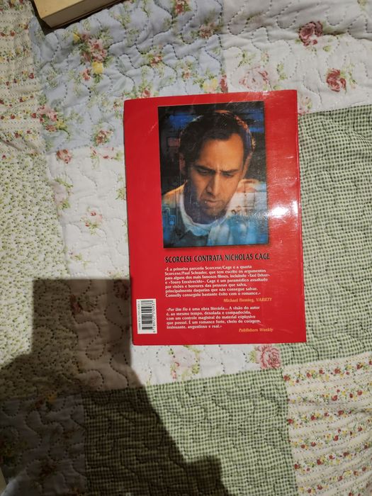 Livro de Joe Conelly "por um fio"