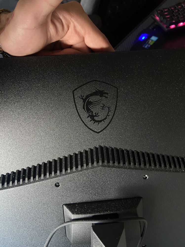 Monitor curvo Gaming MSI G24C4 E2 180hz