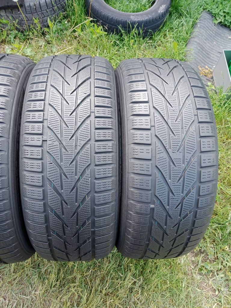 235 55 r17 Toyo Left