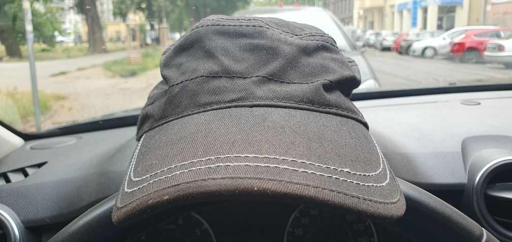 Czapka z daszkiem używana męska stan bardzo dobry