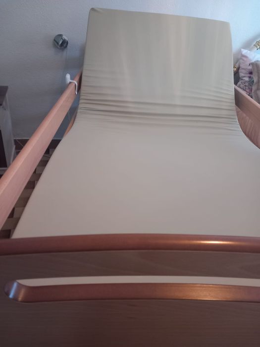 Cama articulada com colchão