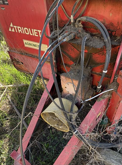 Wóz paszowy TRIOLIET  12