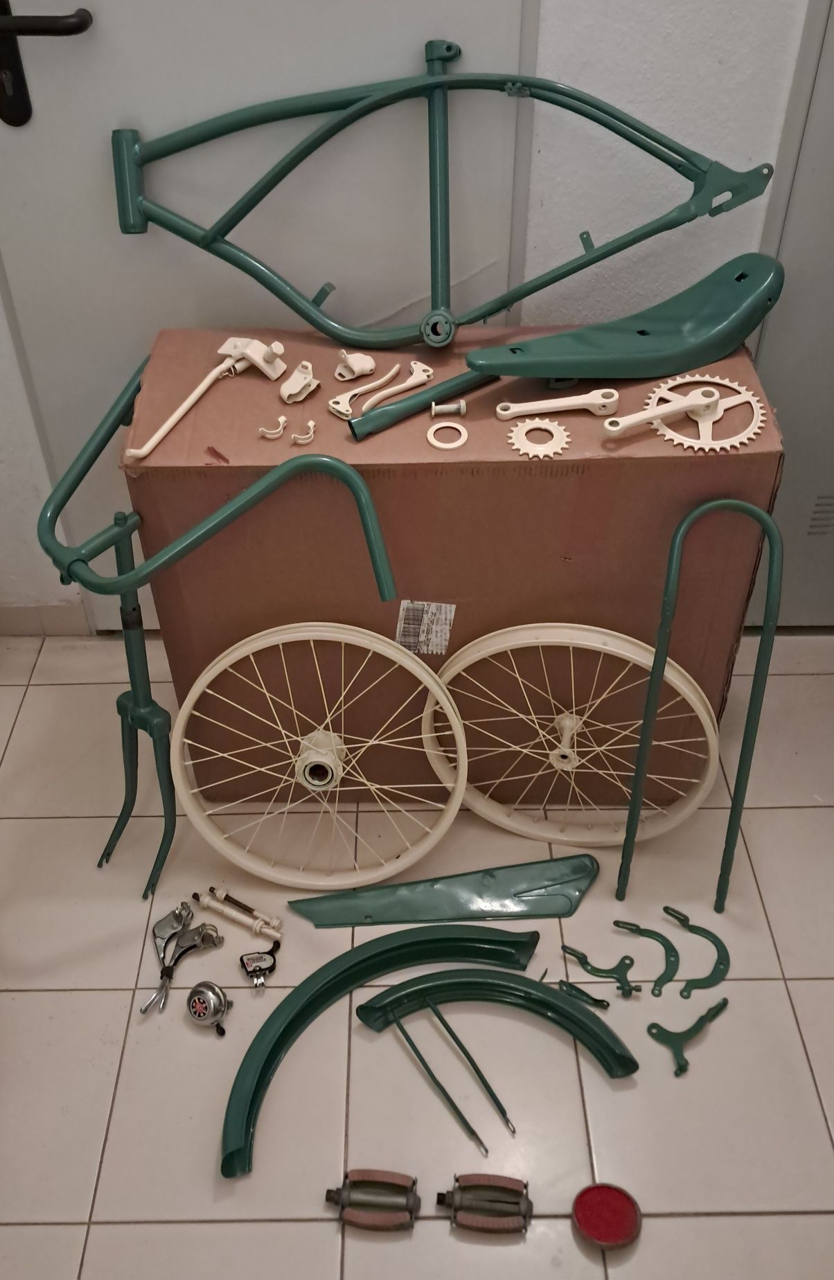 Bicicleta chopper antiga + peças já renovadas/lacadas