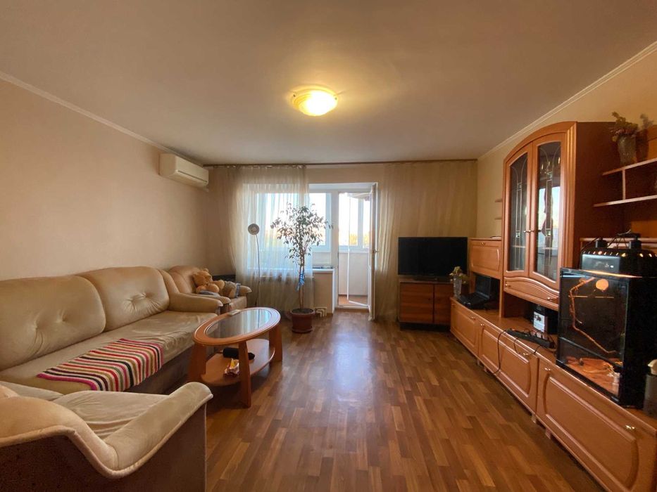 Продається трикімнатна квартира Центр. Сертифікат