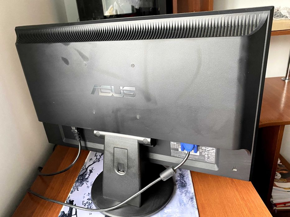 Монітор Asus VW227, 21.5" FHD з подряпинами