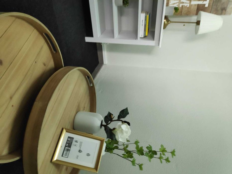 Mesas de apoio, muito bonitas, como novas