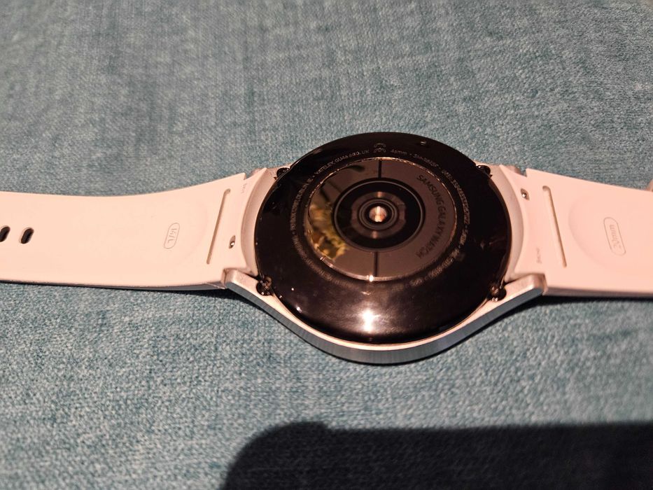Samsung Galaxy Watch 4 Classic Srebrny z białym paskiem