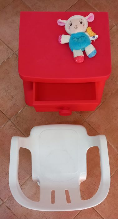 MESA PARA CRIANÇA COM CADEIRA. Casa,Infantário,Quarto,Sala,Cozinha.