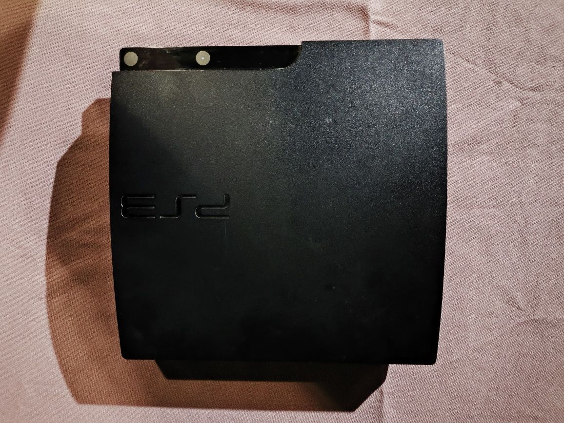 PS3 slim 320gb 2 pady 2 gry
